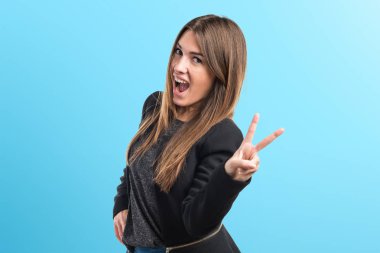 Zafer jest yapıyor kız