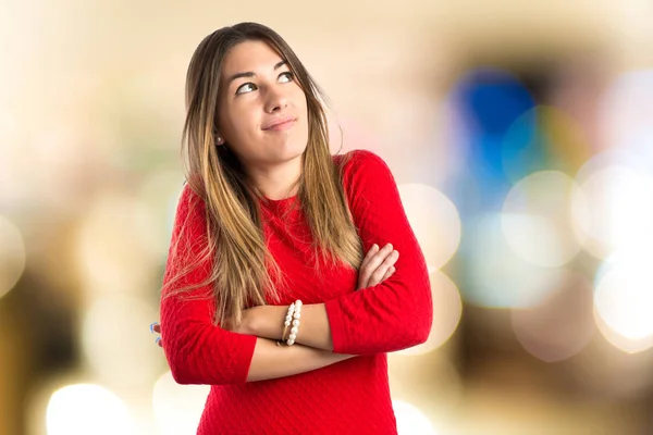 Junges glückliches Mädchen über isolierten weißen Hintergrund — Stockfoto