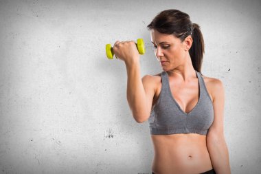 Spor kadının halter yapması