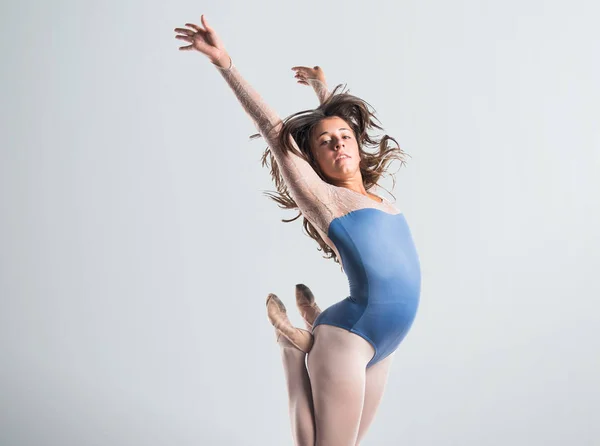 Beautiful girl ballet dancer — Stock Photo, Image