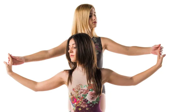 Två flickor som dansar balett — Stockfoto