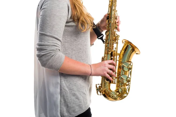 Chica tocando el saxofón —  Fotos de Stock