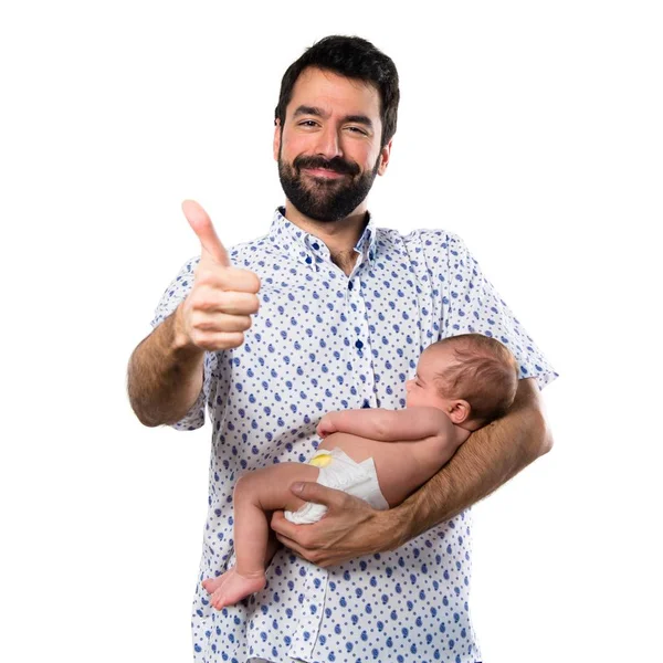 Jeune père avec son nouveau-né avec le pouce levé — Photo