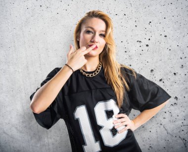 Boynuz jest yapma kadın