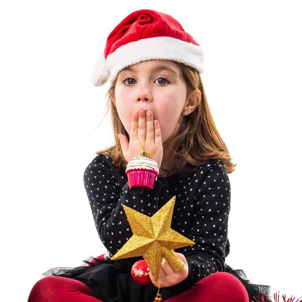 Criança com grande presente vermelho fazendo gesto surpresa — Fotografia de Stock