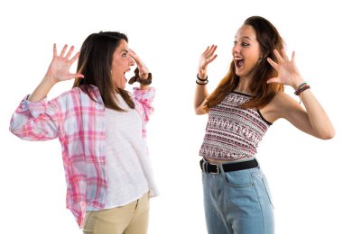 Gör sürpriz jest yaparak