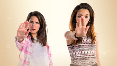 Dur işareti yapma arkadaşlar