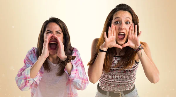 Friends shouting — Stock Photo, Image