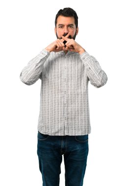 Ağız ve Şile kapanış bir işaret gösteren sakallı yakışıklı adam