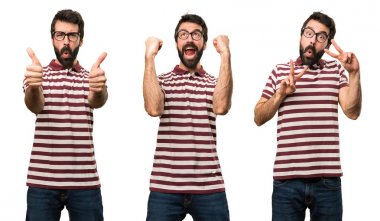 Şanslı adam gözlüklü kümesi