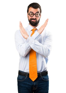 Komik adam gözlüklü hiçbir hareketi yapma