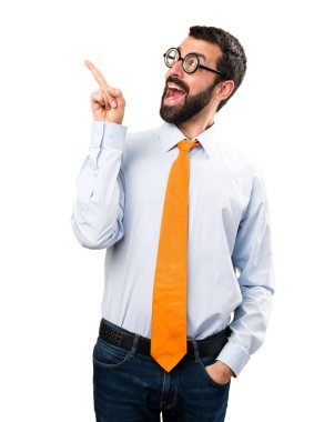 Komik adam gözlüklü düşünme