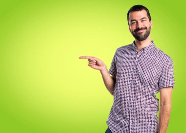 Yakışıklı adam lateral için işaret