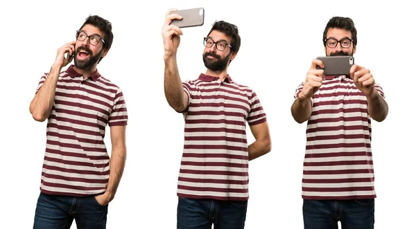 Mann mit Brille macht ein Selfie — Stockfoto