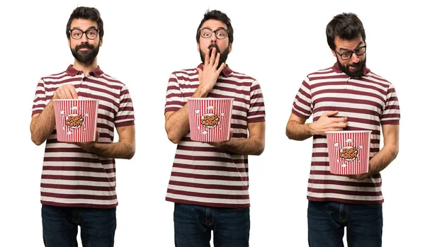 Conjunto de Homem Surpreso com óculos comendo pipocas — Fotografia de Stock