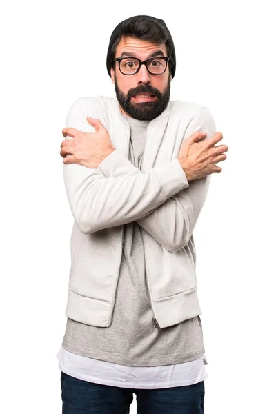 Hipster man fryser på vit bakgrund — Stockfoto