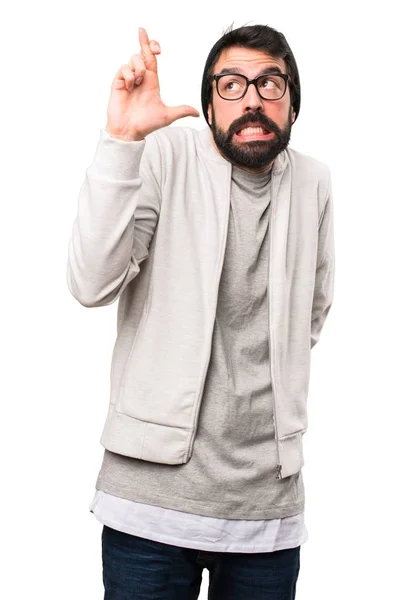 Hipster άνθρωπος με τα δάχτυλά του να διασχίζουν σε λευκό φόντο — Φωτογραφία Αρχείου