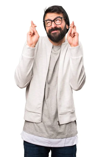 Hipster adam beyaz arka plan üzerinde geçiş parmaklarıyla — Stok fotoğraf