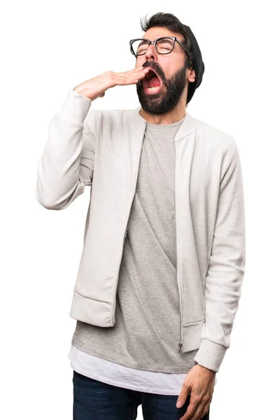 Hipster-Mann gähnt auf weißem Hintergrund — Stockfoto