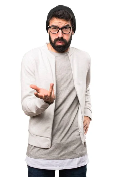 Cansado hipster homem no fundo branco — Fotografia de Stock