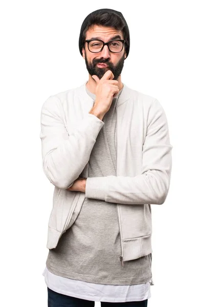 Hipster mannen funderar på vit bakgrund — Stockfoto