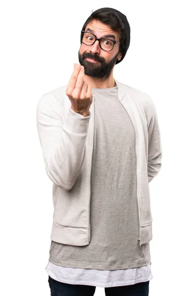Hipster homem fazendo gesto de dinheiro no fundo branco — Fotografia de Stock