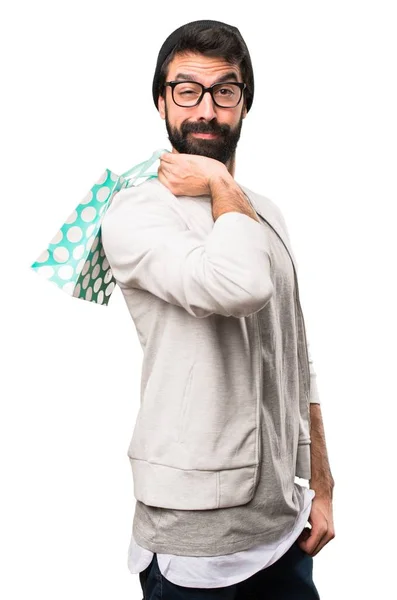 Hipster man med shoppingväska på vit bakgrund — Stockfoto