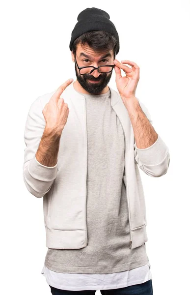 Hipster uomo con occhiali su sfondo bianco — Foto Stock