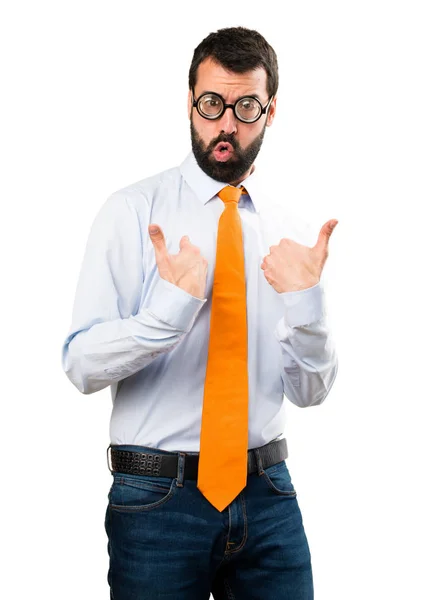 Grappige man met bril verrassing gebaar maken — Stockfoto