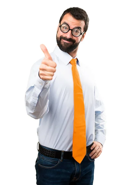 Hombre divertido con gafas con el pulgar hacia arriba — Foto de Stock