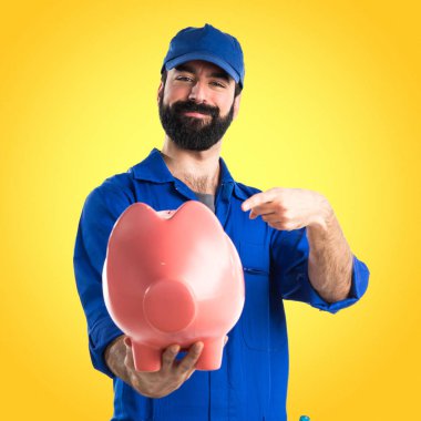 Bir servet tutan tesisatçı