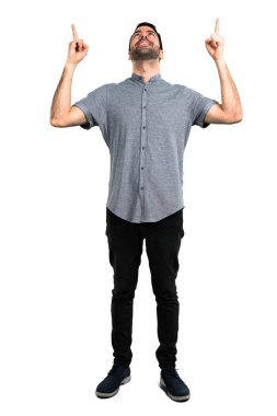 Yakışıklı adam harika bir fikir işaret parmağı ile işaret