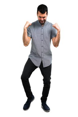 Yakışıklı adam bir zaferini kutluyor