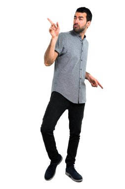 Müzik ve dans yakışıklı adam