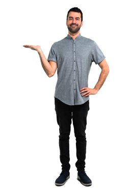 Yakışıklı adam boşaltmak hayali avuç içinde tutan