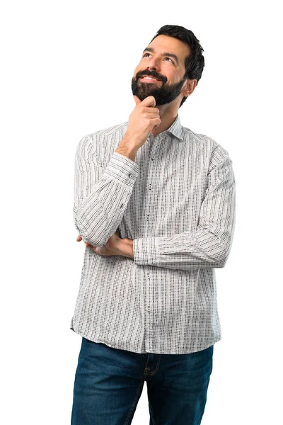 Knappe man met baard permanent en denken van een idee — Stockfoto