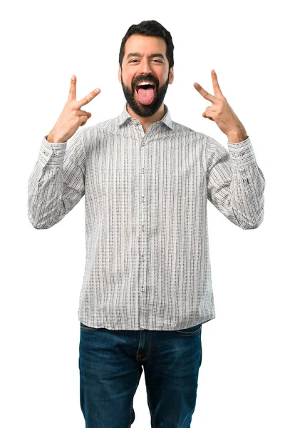 Hombre guapo con barba mostrando la lengua en la cámara divirtiéndose — Foto de Stock