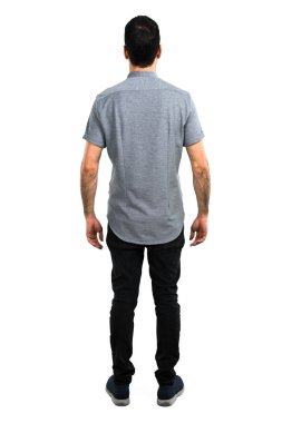 Yakışıklı adam arkada pozisyon