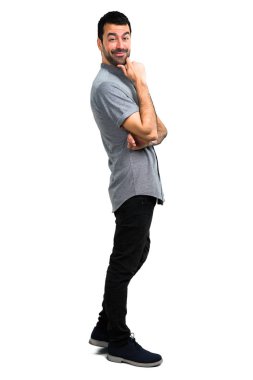 Lateral pozisyonda yakışıklı adam