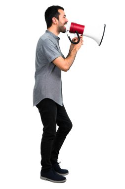Yakışıklı adam bir megafon holding