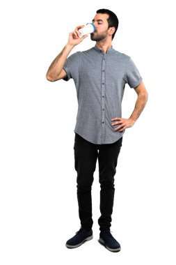 Yakışıklı adam götürmek için kahve holding