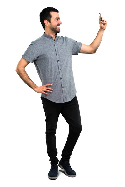 Stilig man med mobil att göra en selfie — Stockfoto