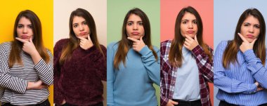 Bir grup kadın düşünüyor.