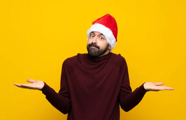 Hombre Con Sombrero Navidad Sobre Fondo Amarillo Aislado Que Tiene —  Fotos de Stock