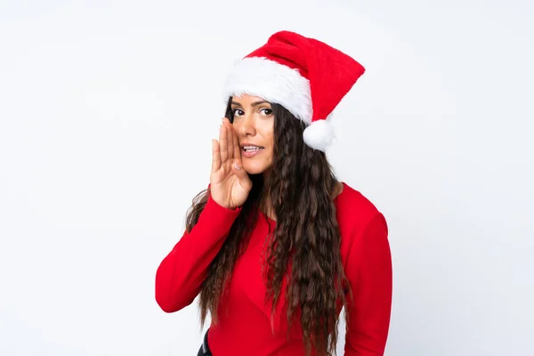 Meisje Met Kerst Hoed Geïsoleerde Witte Achtergrond Fluisteren Iets — Stockfoto