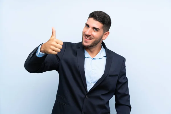 Bonito Homem Sobre Fundo Azul Isolado Com Polegares Para Cima — Fotografia de Stock