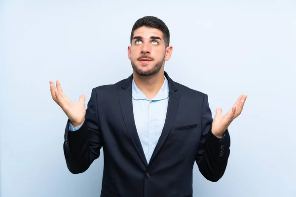 Hombre Guapo Sobre Fondo Azul Aislado Frustrado Por Una Mala —  Fotos de Stock