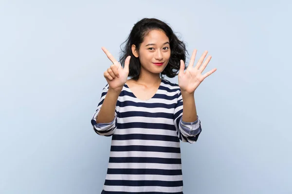 Asian Young Woman Isolated Blue Background Counting Seven Fingers — ストック写真