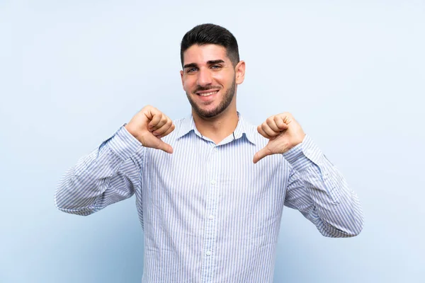 Caucásico Guapo Hombre Sobre Aislado Azul Fondo Orgulloso Auto Satisfecho —  Fotos de Stock