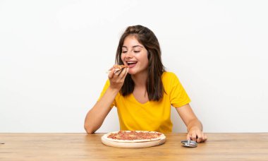 Bir pizza ile Kafkas kız